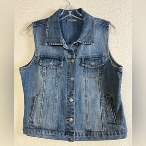 Roz & Ali Denim Vest Size M